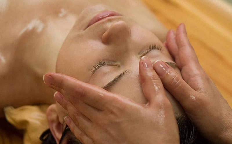 Dịch vụ gội đầu mssage tại Thủy Nguyễn Beauty