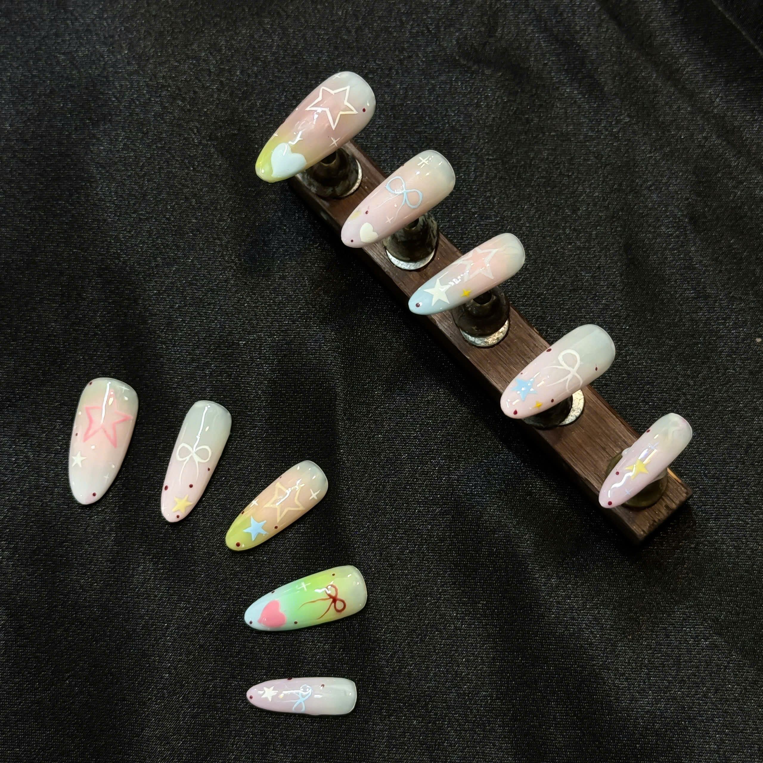 học viên sáng tạo khi học ghề nail