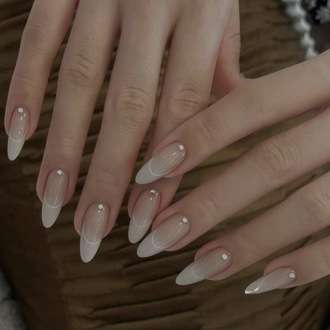mẫu nail nhẹ nhàng nhưng sang chảnh
